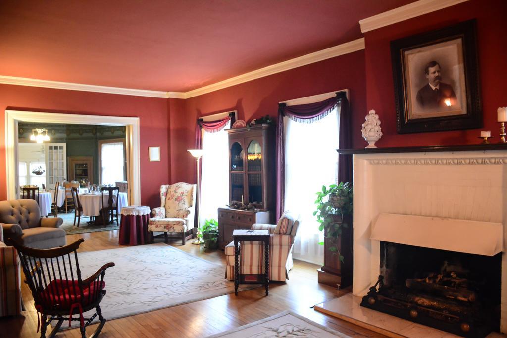 Looking Glass Inn Индианаполис Екстериор снимка