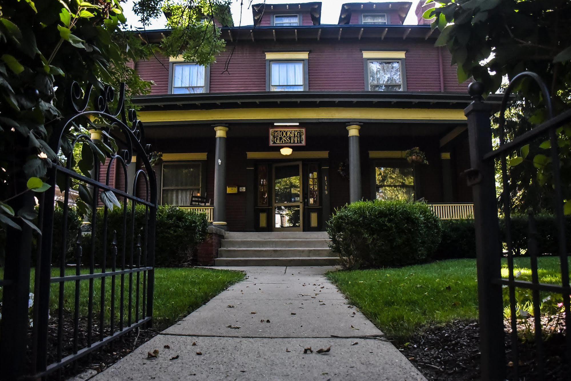 Looking Glass Inn Индианаполис Екстериор снимка