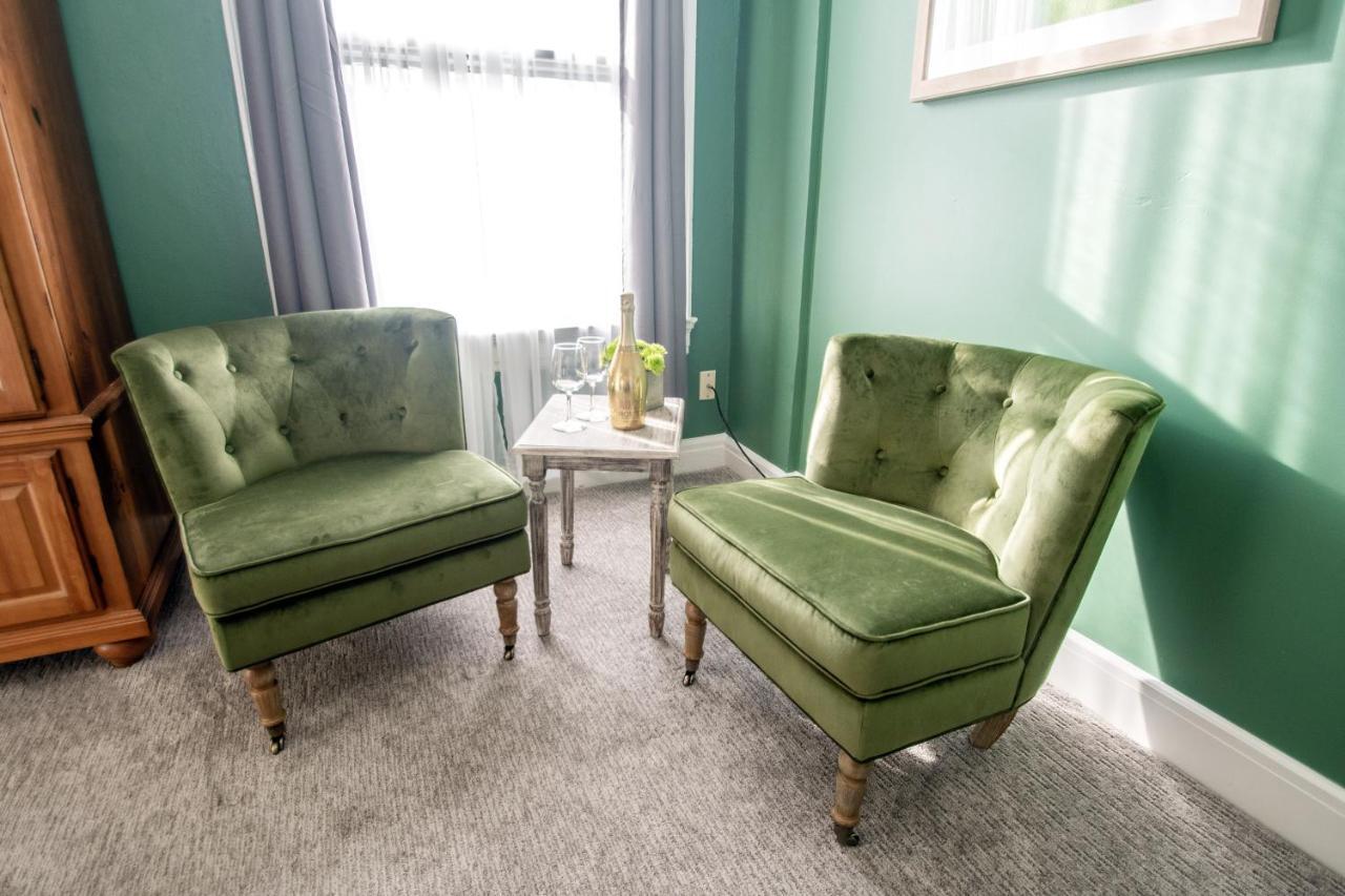 Looking Glass Inn Индианаполис Екстериор снимка