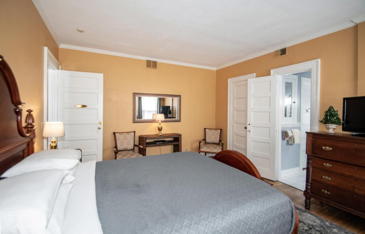 Looking Glass Inn Индианаполис Екстериор снимка
