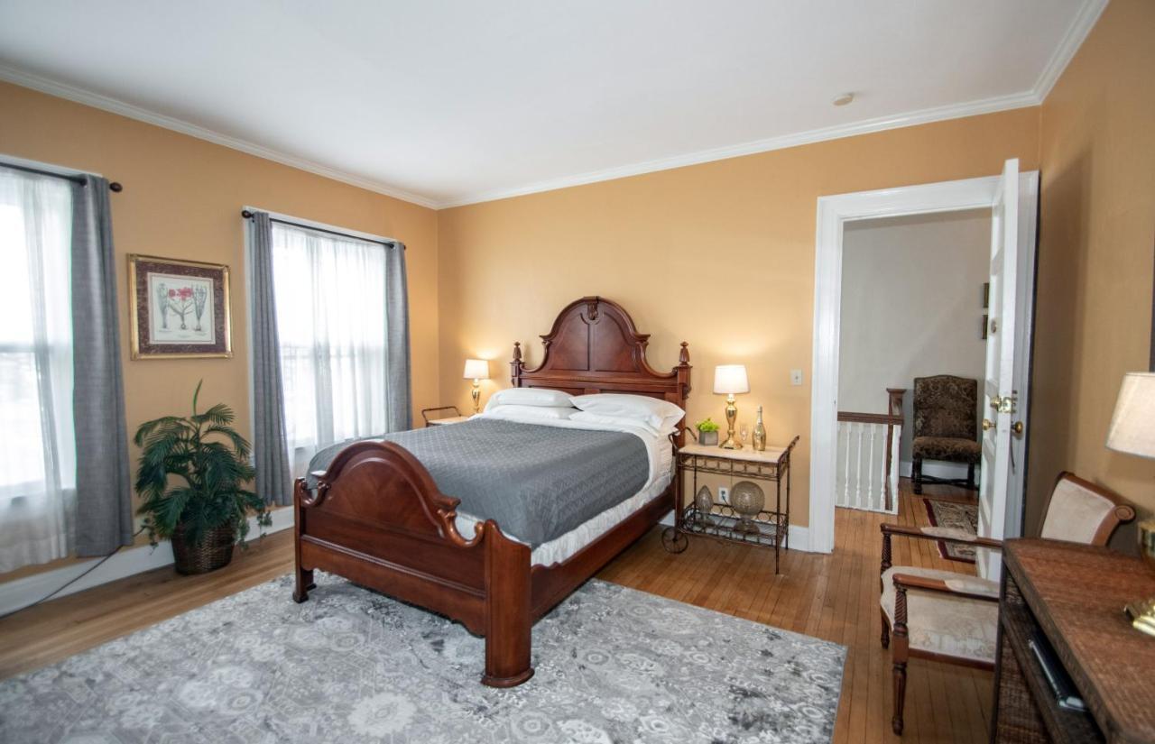 Looking Glass Inn Индианаполис Екстериор снимка
