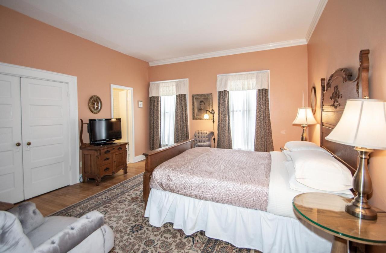 Looking Glass Inn Индианаполис Екстериор снимка