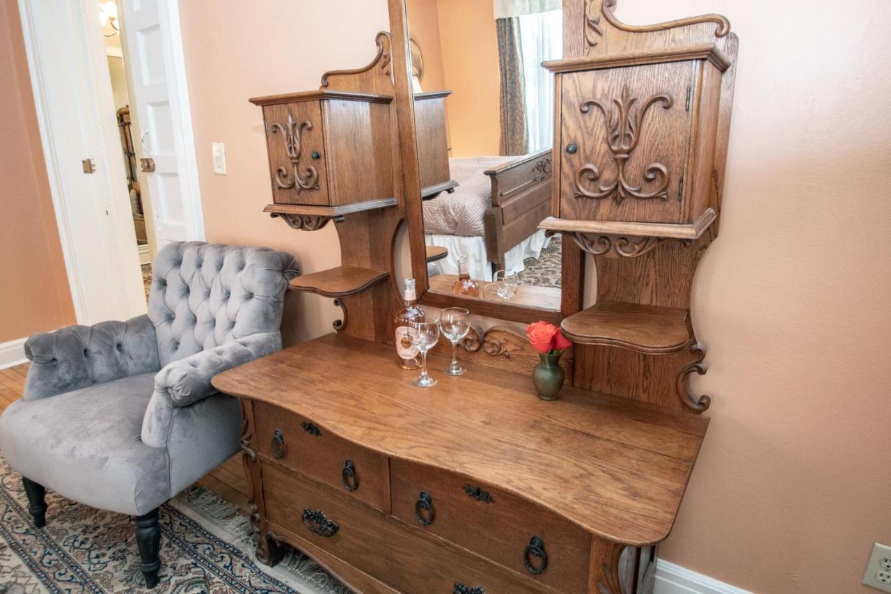 Looking Glass Inn Индианаполис Екстериор снимка