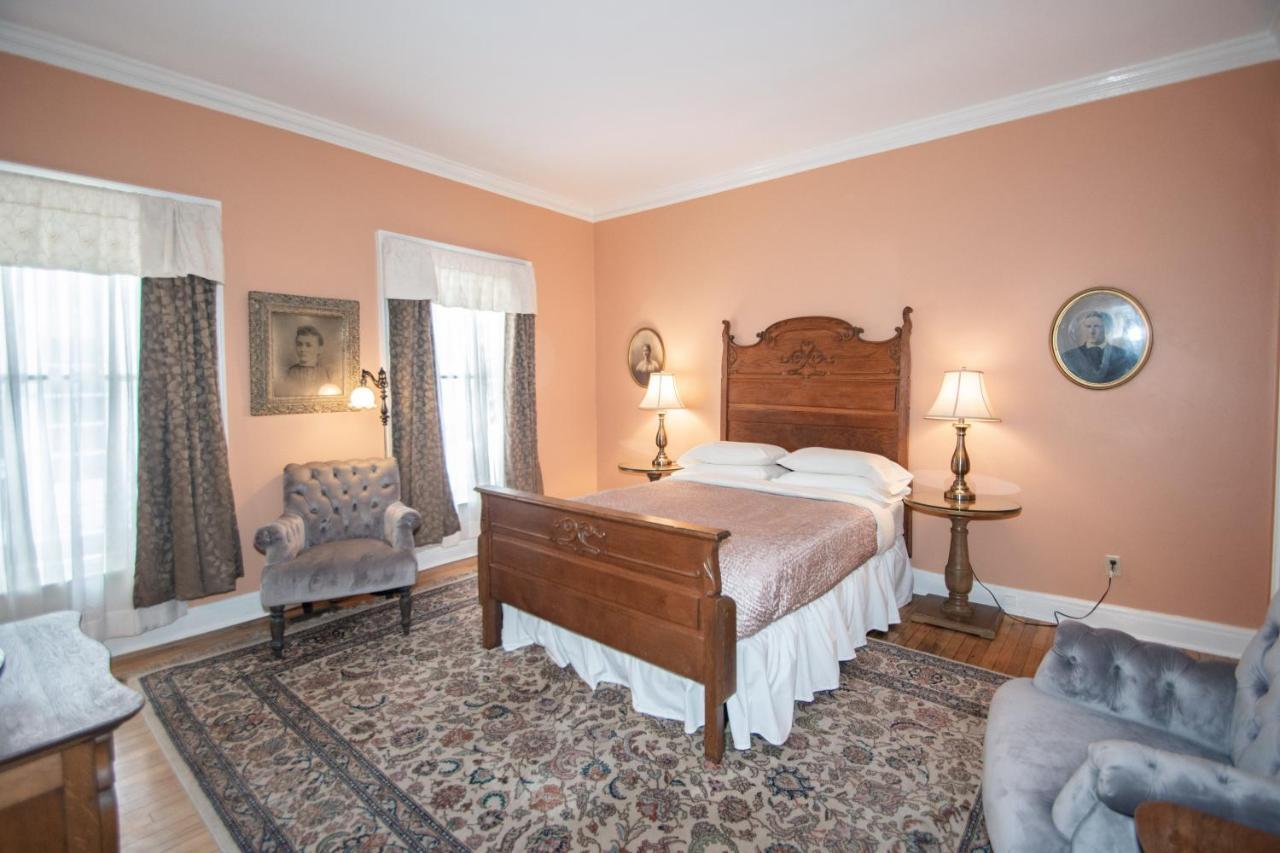 Looking Glass Inn Индианаполис Екстериор снимка