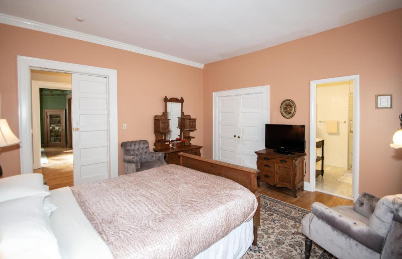 Looking Glass Inn Индианаполис Екстериор снимка